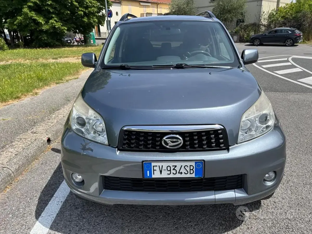 Usata Daihatsu Terios 105 CV (77 kW) 2011 Bluazzurro SUV