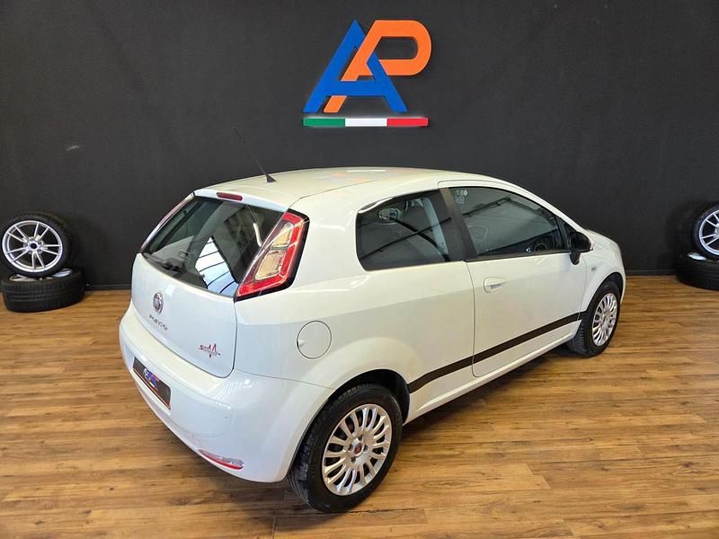 Usata Fiat Punto Street 69 CV (50 kW) 2014 Bianco Utilitaria