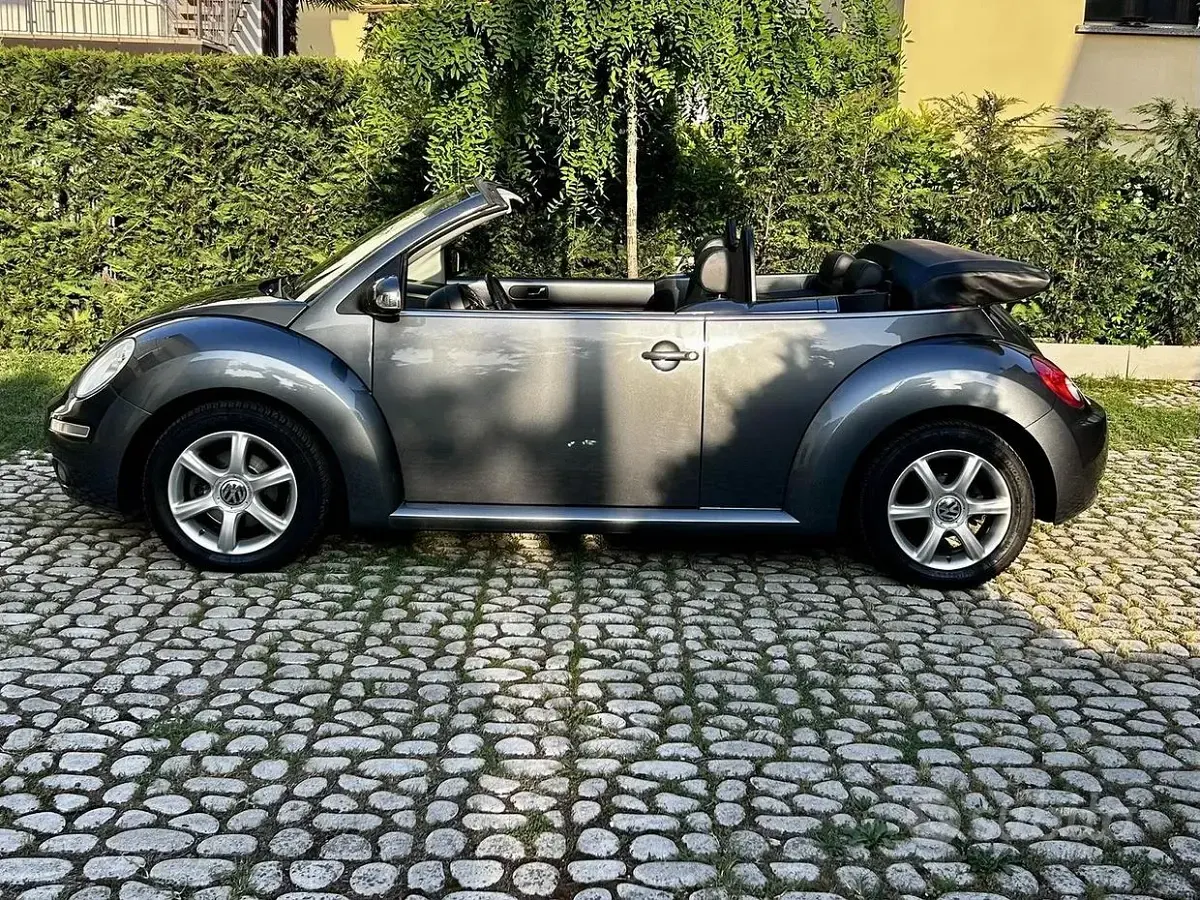 Usata VW New Beetle 75 CV (55 kW) 2009 Grigio Utilitaria