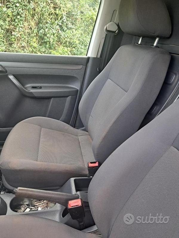 Begagnad VW Caddy 110 HK (80 kW) 2015 Minibuss