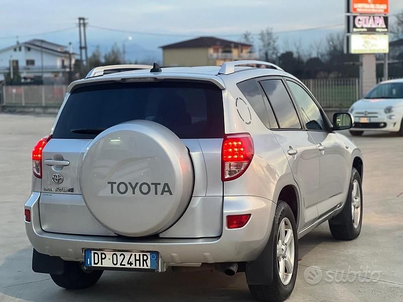 Usata Toyota RAV4 136 CV (100 kW) 2008 Grigio Station wagon