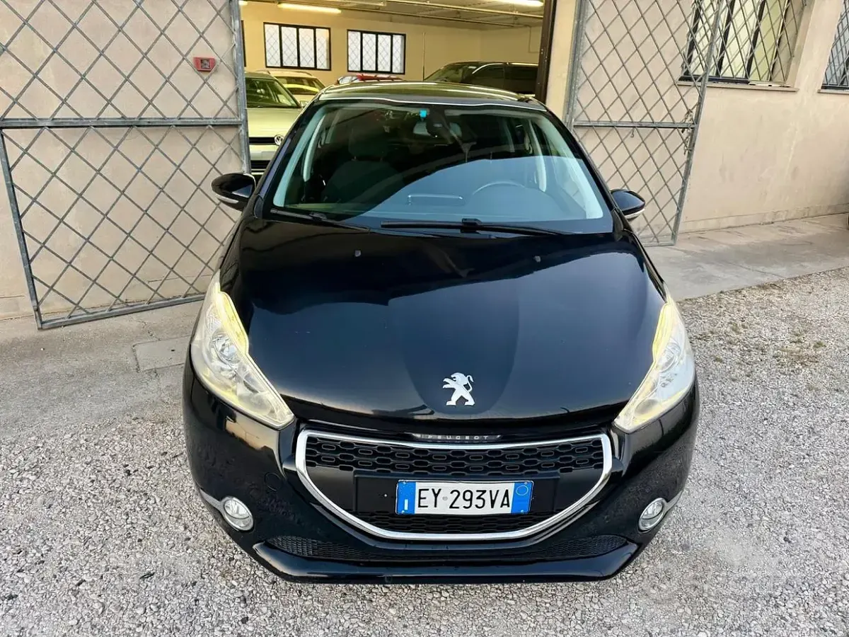 Usata Peugeot 208 Allure 82 CV (60 kW) 2015 Nero Utilitaria