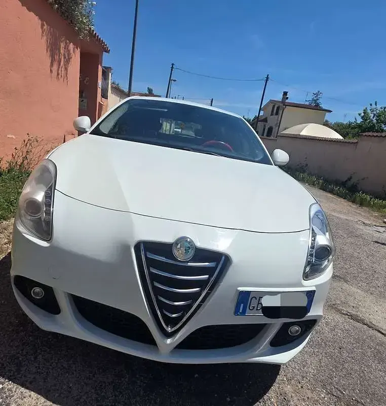 Usata Alfa Romeo Giulietta Progression 120 CV (88 kW) 2013 Bianco Utilitaria