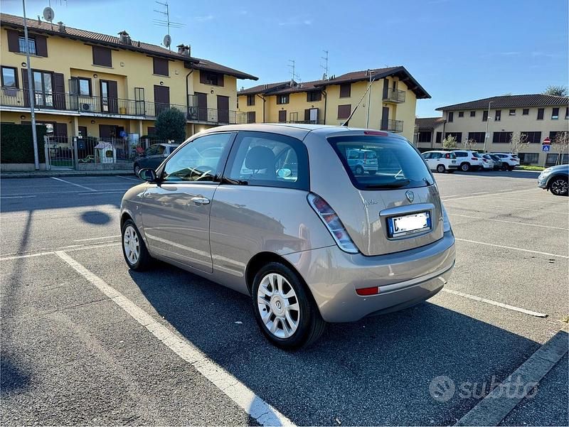 Usata Lancia Ypsilon 60 CV (44 kW) 2009 Marrone Utilitaria