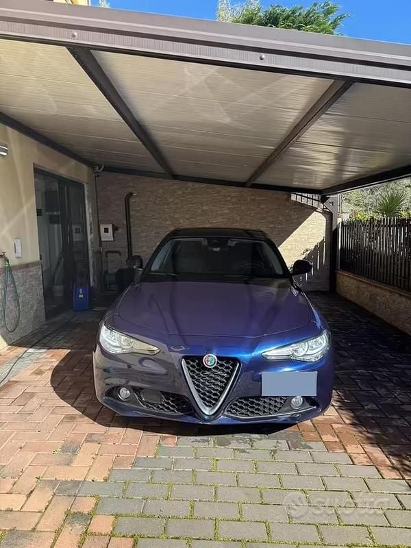 Usata Alfa Romeo Giulia 150 CV (110 kW) 2017 Blu Berlina