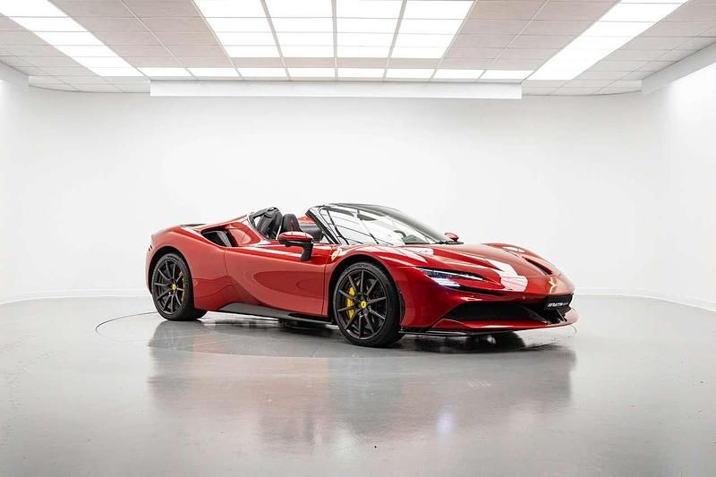 Usata Ferrari SF90 780 CV (573 kW) 2023 Rosso portofino Cabrio