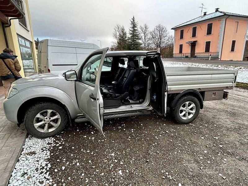 Begagnad Nissan Navara 190 HK (139 kW) 2015 Grå Pickup