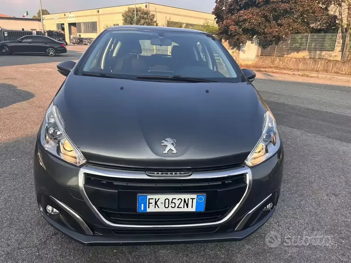 Usata Peugeot 208 Allure 82 CV (60 kW) 2017 Grigio Utilitaria