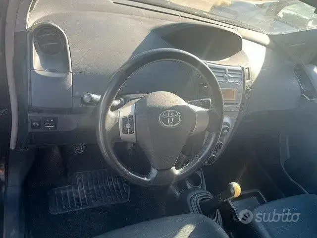 Usata Toyota Yaris 69 CV (50 kW) 2006 Nero Berlina