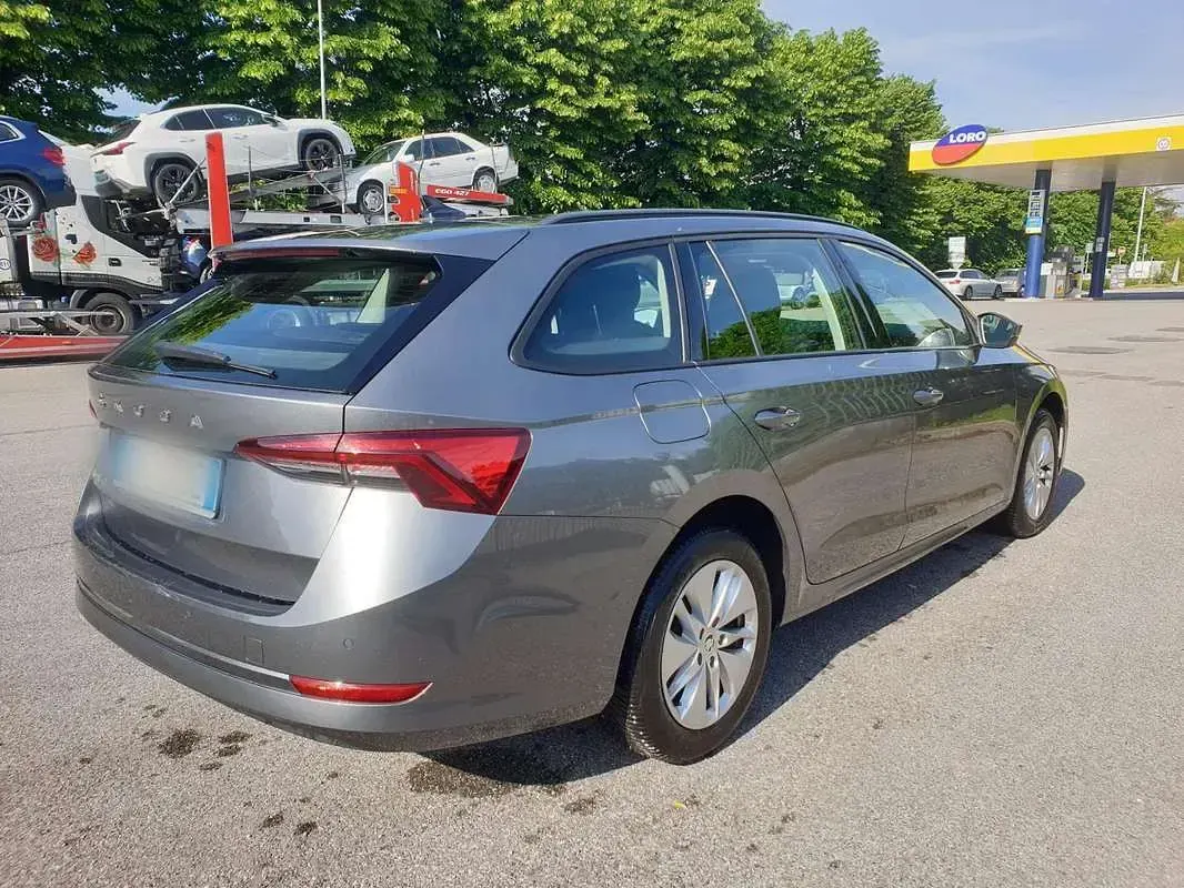 Begagnad Skoda Octavia Executive 116 HK (85 kW) 2023 Kombi
