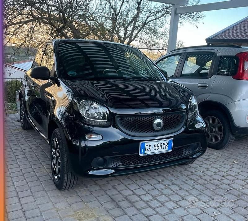 Usata Smart ForFour 71 CV (52 kW) 2016 Nero Utilitaria