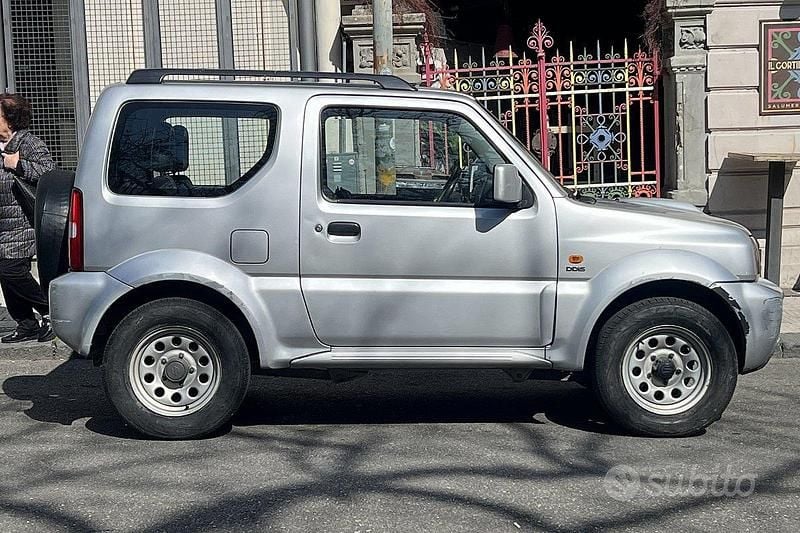 Usata Suzuki Jimny 86 CV (63 kW) 2006 Grigio SUV