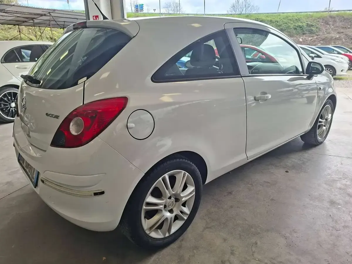 Usata Opel Corsa 75 CV (55 kW) 2008 Bianco Utilitaria
