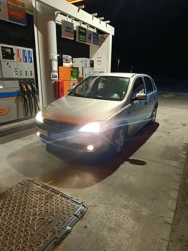 Usata Opel Corsa Elegance 75 CV (55 kW) 2002 Utilitaria