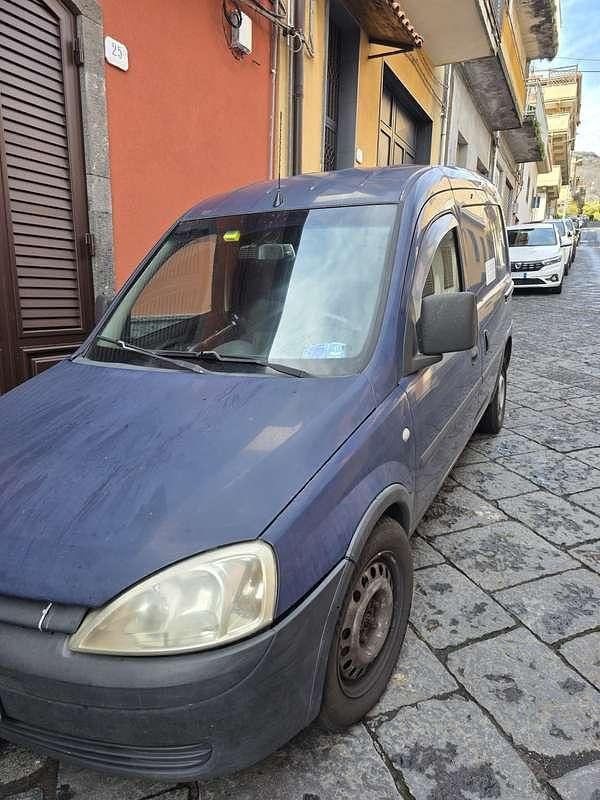 Usata Opel Combo 101 CV (74 kW) 2008 Blu/azzurro Monovolume