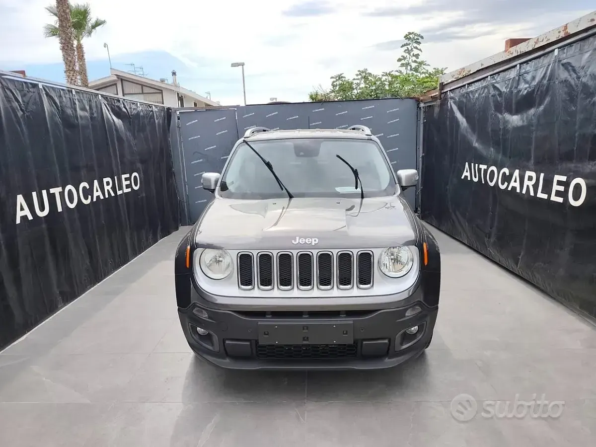 Usata Jeep Renegade Limited 140 CV (102 kW) 2016 Grigio SUV