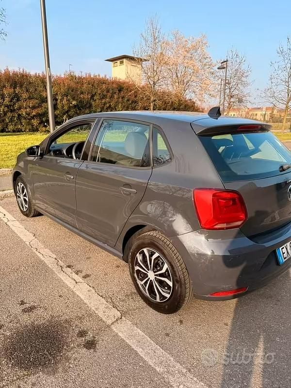 Usata VW Polo 90 CV (66 kW) 2014 Grigio Utilitaria