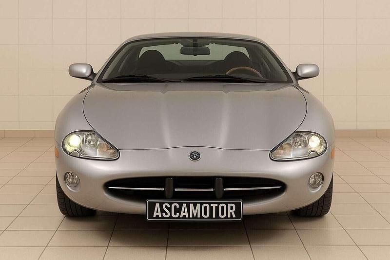 Usata Jaguar XK8 298 CV (219 kW) 2003 Grigio Coupé