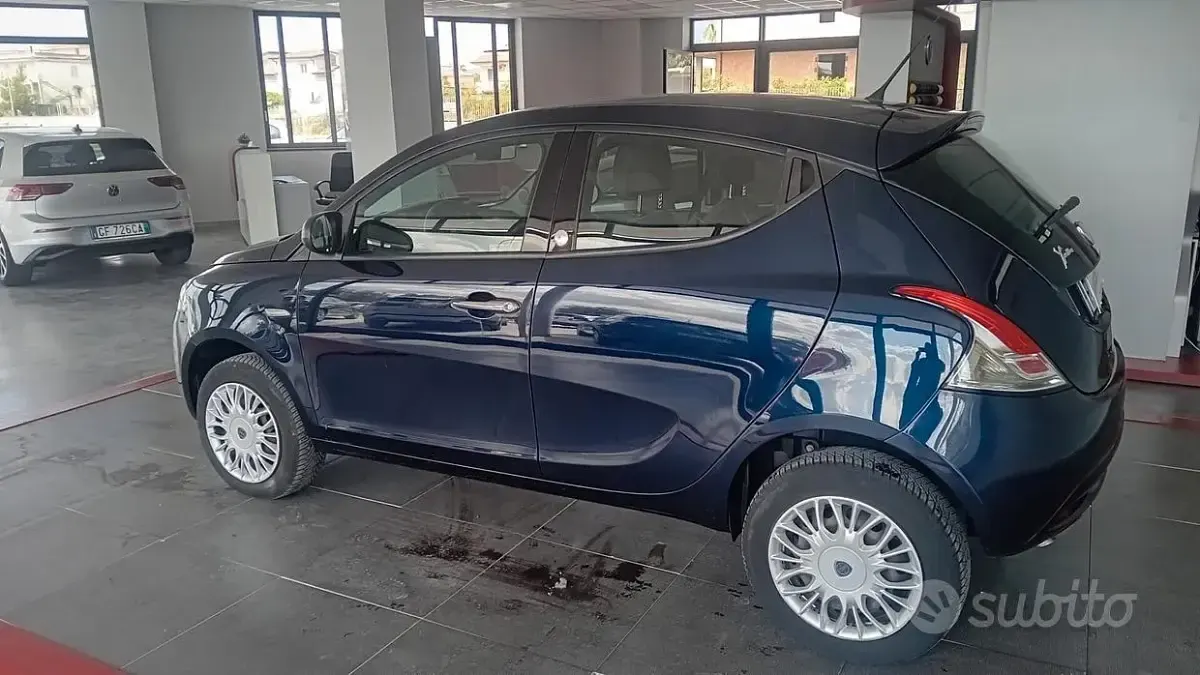 Usata Lancia Ypsilon Gold 80 CV (58 kW) 2017 Blu Utilitaria