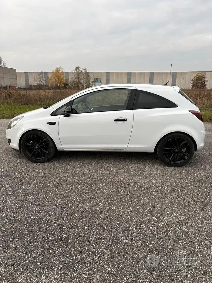 Usata Opel Corsa 80 CV (58 kW) 2009 Bianco Utilitaria