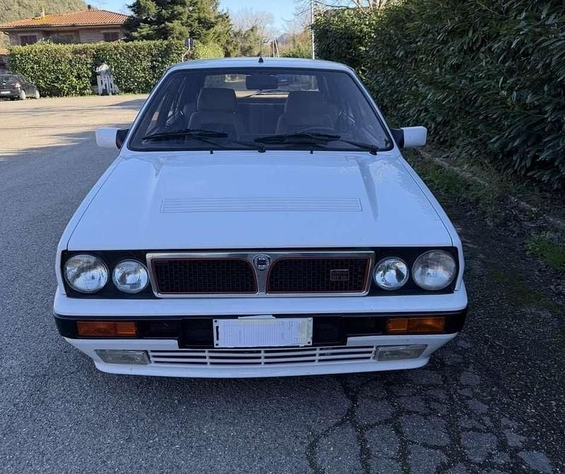 Usata Lancia Delta 196 CV (144 kW) 1989 Utilitaria