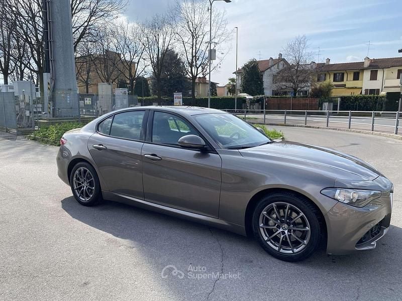 Usata Alfa Romeo Giulia Business 150 CV (110 kW) 2017 Grigio Berlina