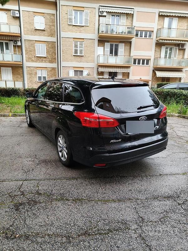 Käytetty Ford Focus 120 HP (88 kW) 2016 Musta Farmari