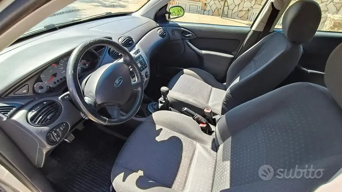 Usata Ford Focus 100 CV (73 kW) 2004 Grigio Berlina