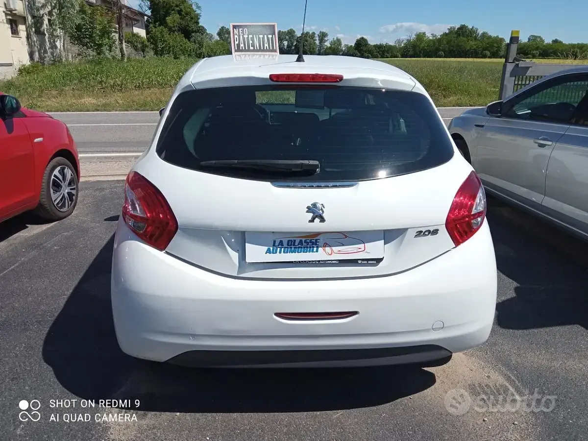 Usata Peugeot 208 Active 68 CV (50 kW) 2013 Bianco Utilitaria