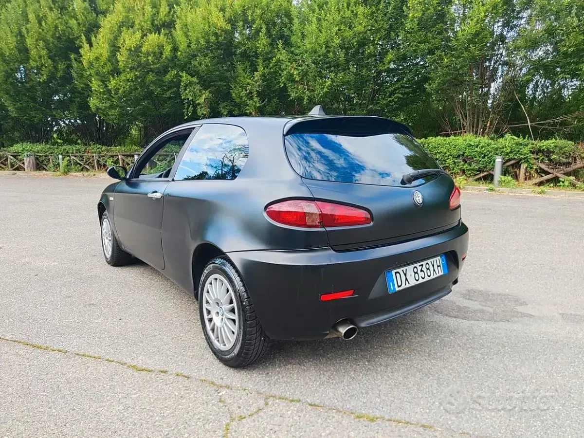 Usata Alfa Romeo 147 120 CV (88 kW) 2009 Nero Utilitaria