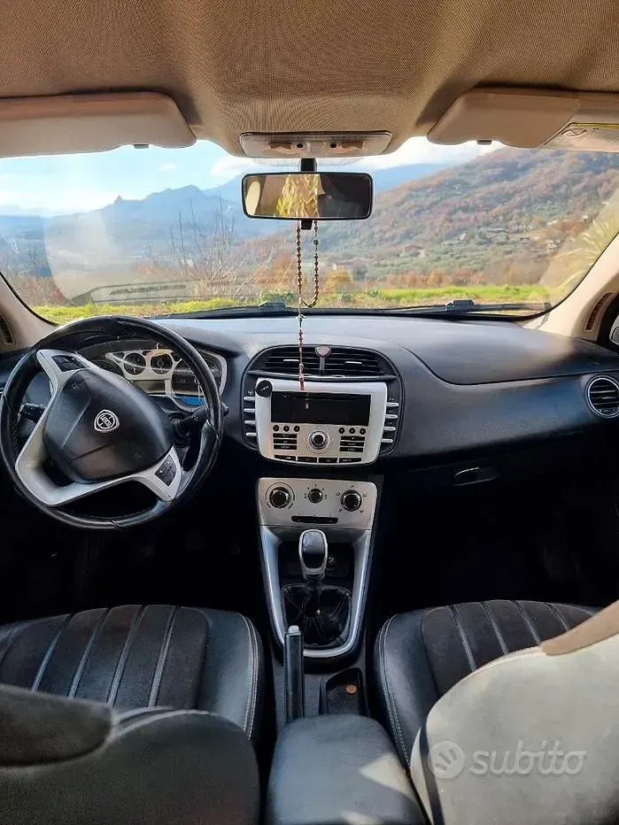 Usata Lancia Delta 120 CV (88 kW) 2010 Blu Utilitaria