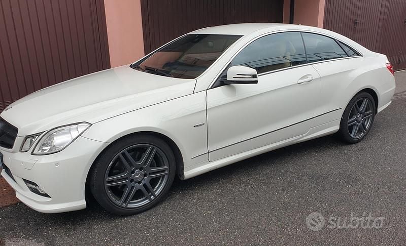 Bianco Usata 2010 Mercedes E350 AMG Coupé | 9999 € - Immagine 1/4