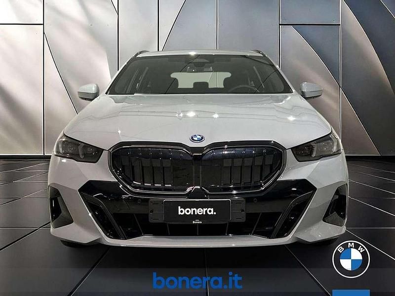Nuova BMW 530e M Sport 299 CV (219 kW) 2025 Grigio Station wagon