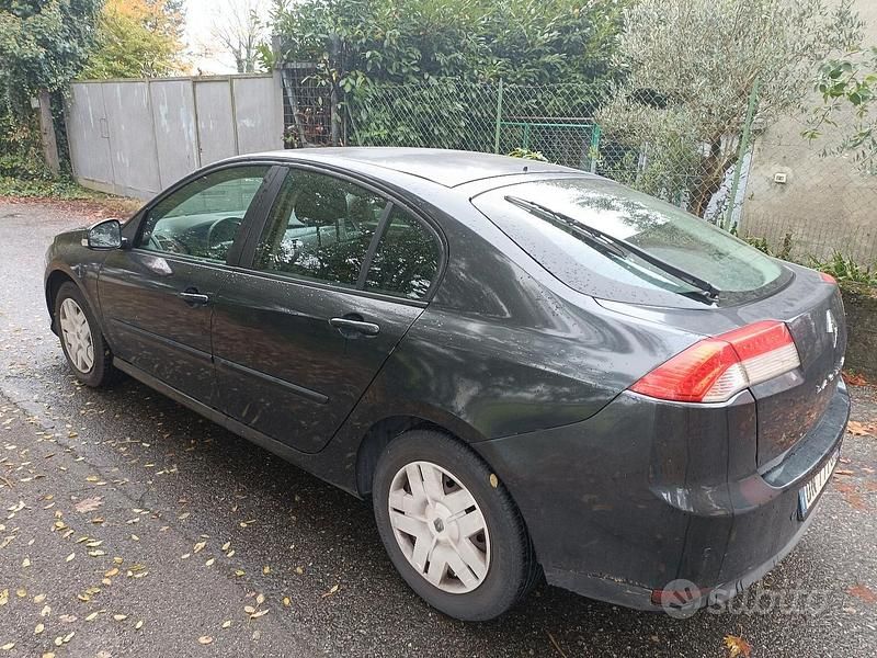 Usata Renault Laguna III 110 CV (80 kW) 2008 Grigio Berlina