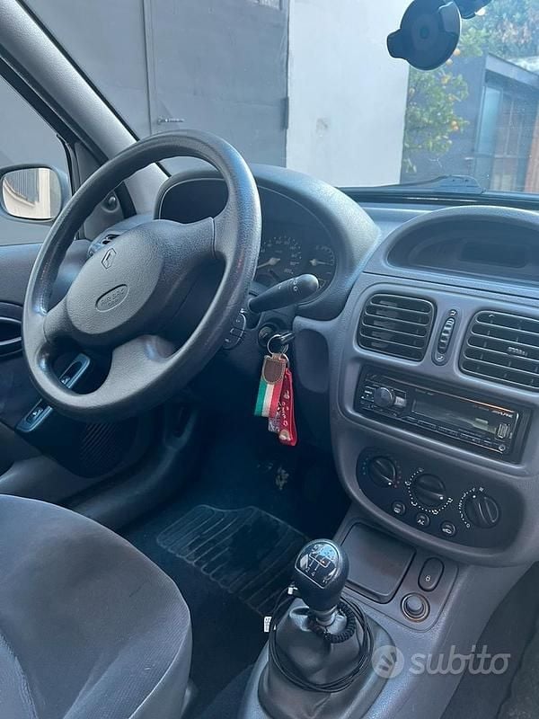 Usata Renault Clio II 75 CV (55 kW) 1999 Berlina