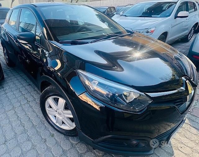 Usata Renault Captur Iconic 90 CV (66 kW) 2015 Nero SUV