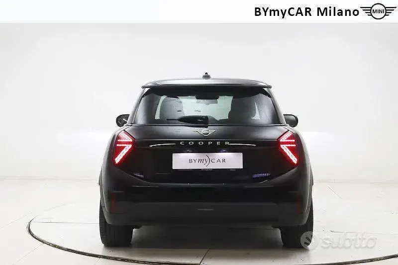 Usata Mini Cooper Essential 156 CV (114 kW) 2024 Nero Utilitaria