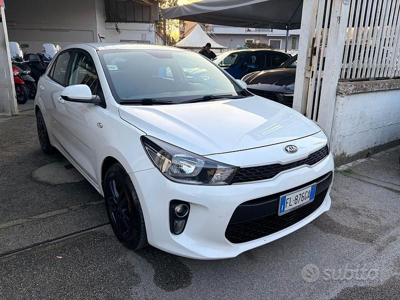 Usata Kia Rio 84 CV (61 kW) 2017 Bianco Berlina