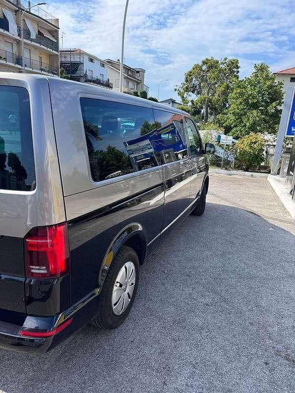 Usata VW Caravelle 150 CV (110 kW) 2023 Grigio Furgone
