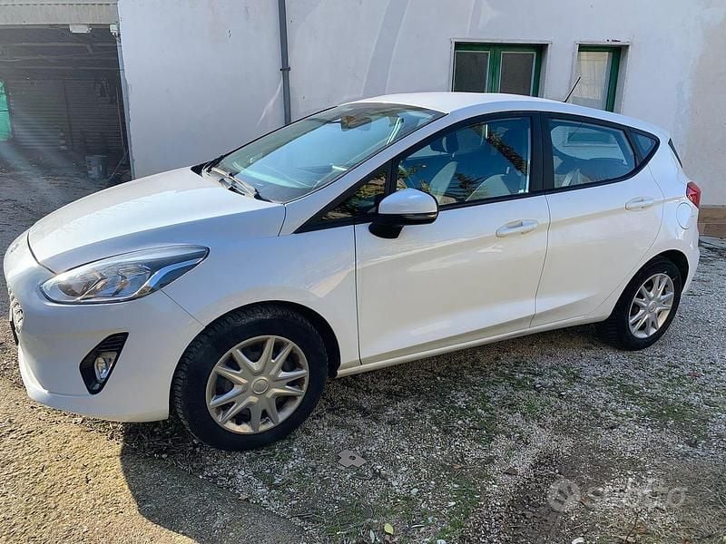 Usata Ford Fiesta 86 CV (63 kW) 2019 Bianco Berlina