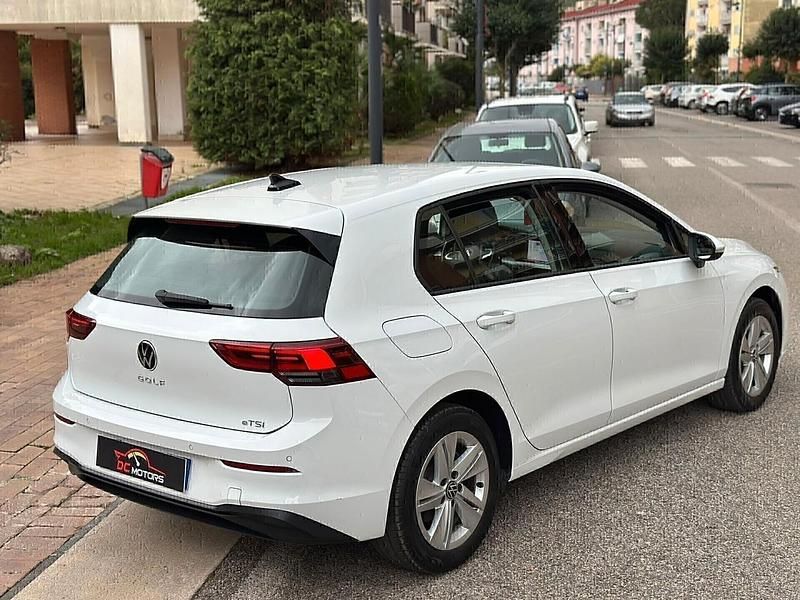 Usata VW Golf VIII Life 110 CV (80 kW) 2022 Bianco Berlina