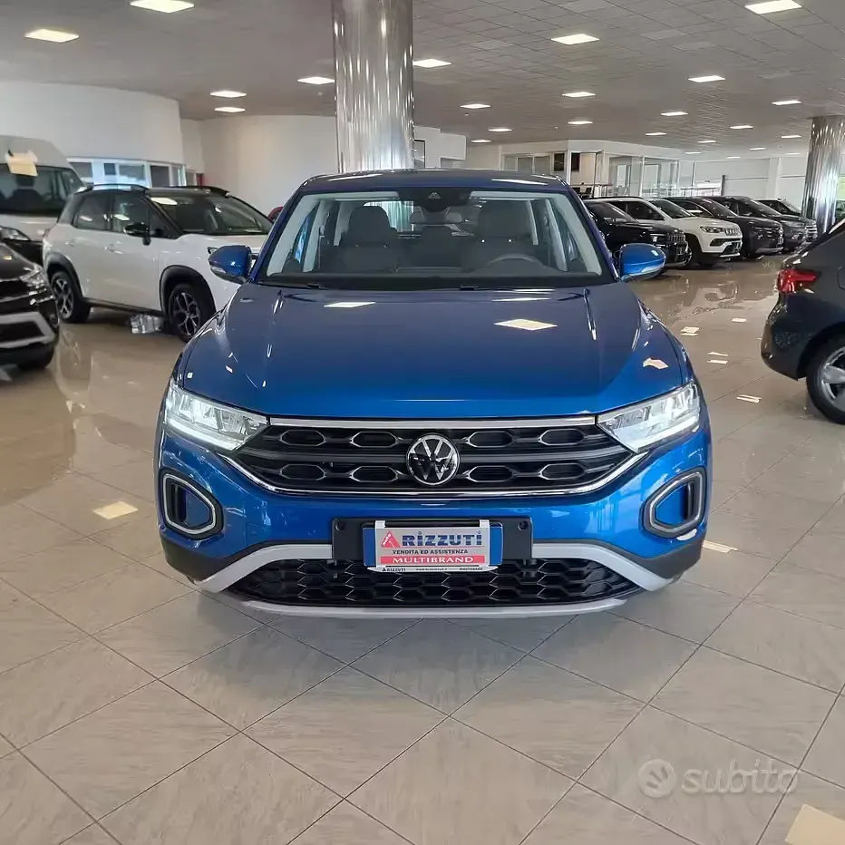 Usata VW T-Roc Life 110 CV (80 kW) 2023 Bluazzurro SUV