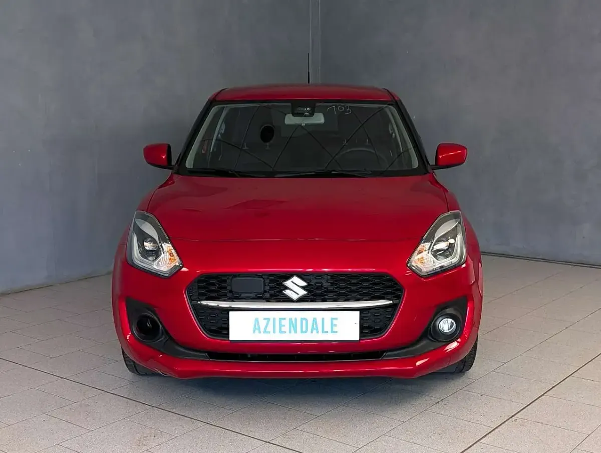 Usado Suzuki Swift 83 CV (61 kW) 2023 Rojo Utilitario