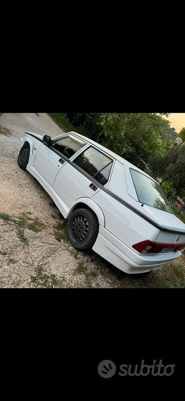 Usata Alfa Romeo 75 148 CV (108 kW) 1988 Bianco Berlina