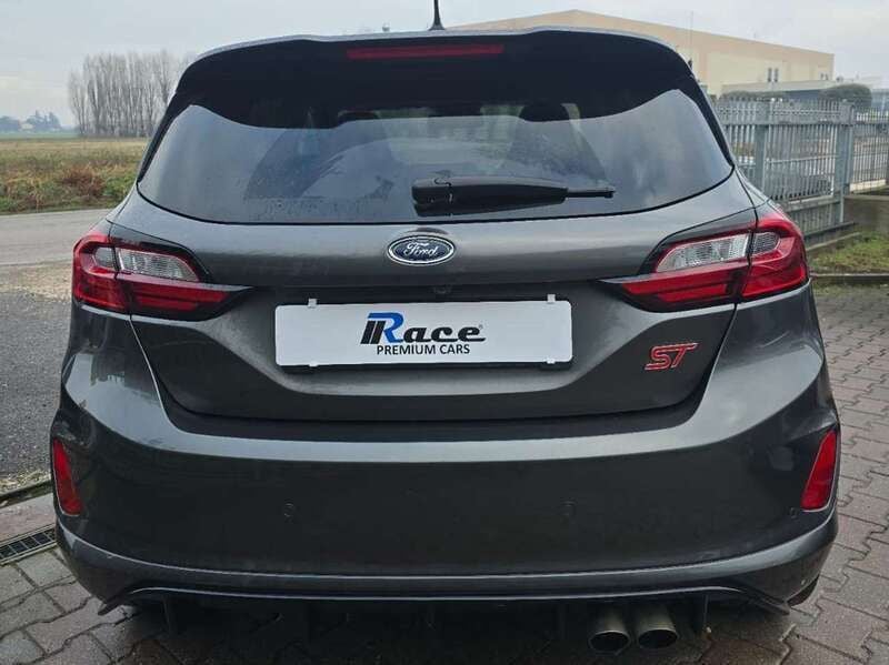Usado Ford Fiesta Performance Edition 205 HP (150 kW) 2022 Cinzento Citadino