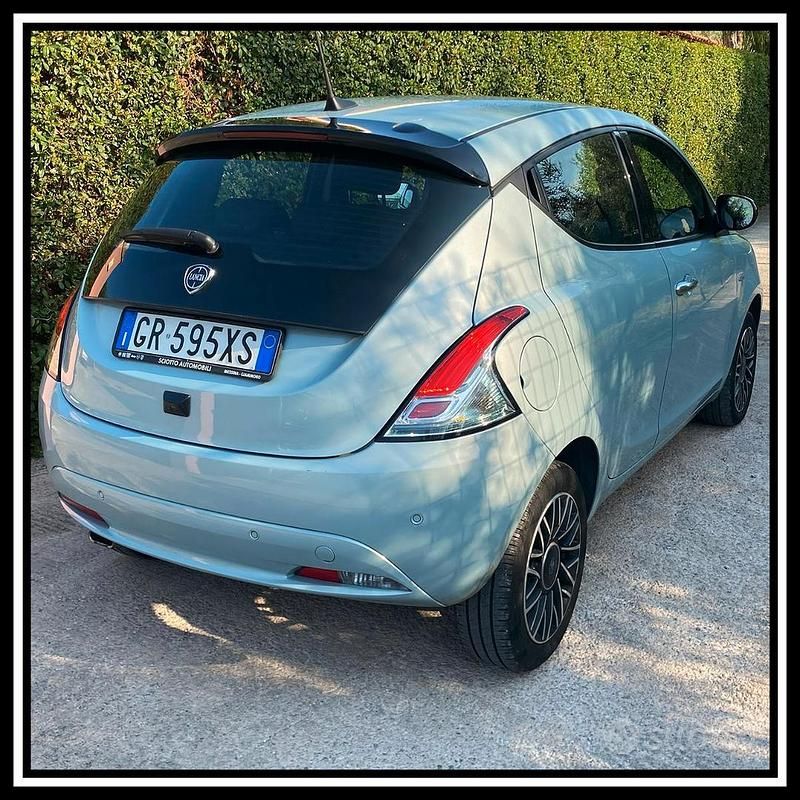 Usata Lancia Ypsilon Platinum 69 CV (50 kW) 2024 Utilitaria