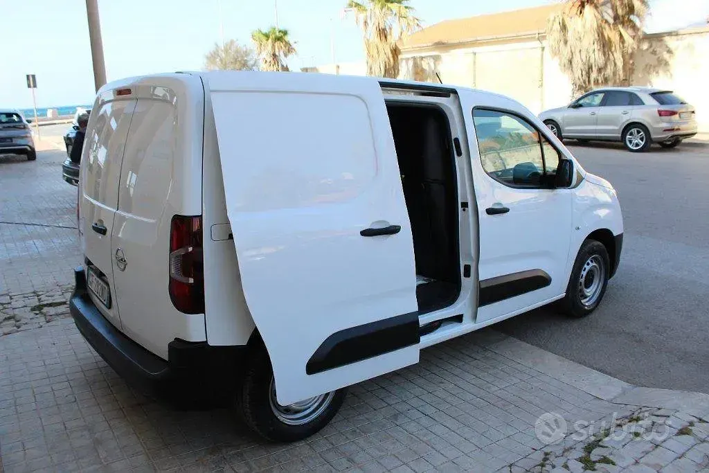 Usata Opel Combo 102 CV (75 kW) 2021 Bianco Monovolume