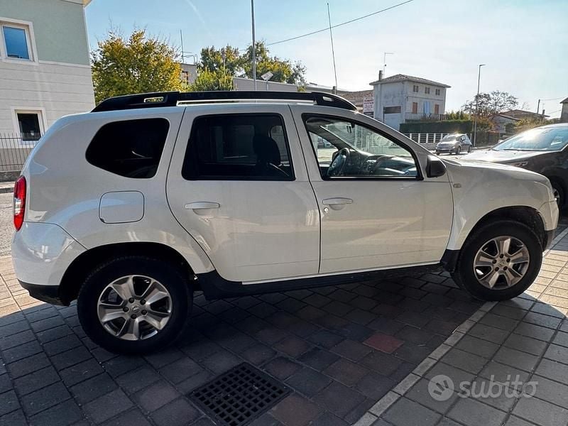 Usata Dacia Duster Lauréate 110 CV (80 kW) 2016 Bianco SUV