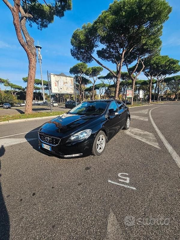 Usata Volvo V40 115 CV (84 kW) 2015 Nero Berlina