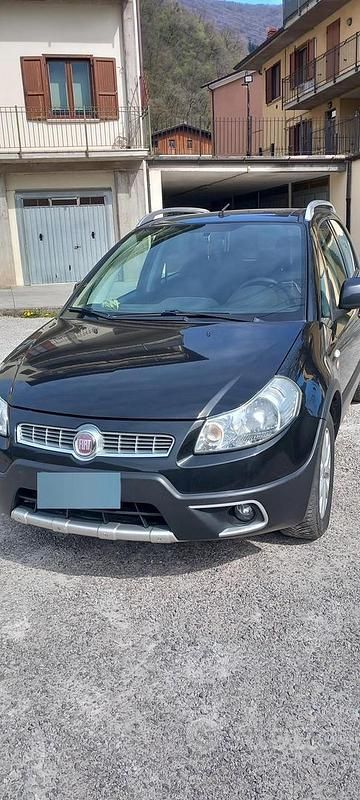 Usata Fiat Sedici 120 CV (88 kW) 2011 Nero SUV